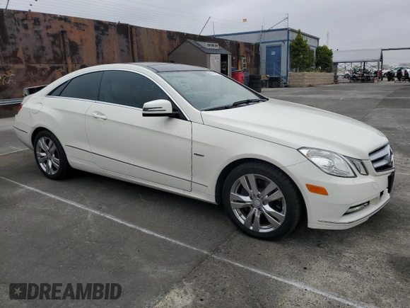 2012 Mercedes-Benz E 350 with VIN WDDKJ5KB2CF163578, listed as a Copart auction lot 60167435 with 89,224 mi miles and Salvage title. Bid and sale history available at DreamBid. Image 4.