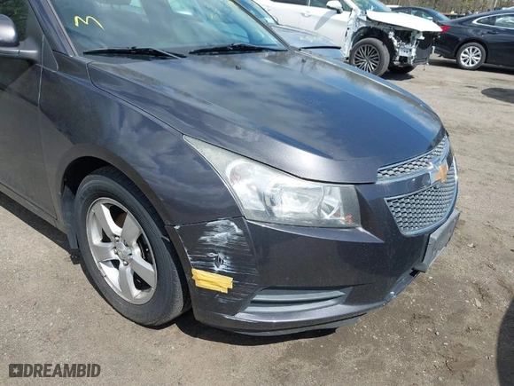 2014 Chevrolet Cruze 1LT with VIN 1G1PC5SB4E7382817, listed as a IAAI auction lot 42037989 with 121,190 mi miles. Bid and sale history available at carsss.com. Image 6.