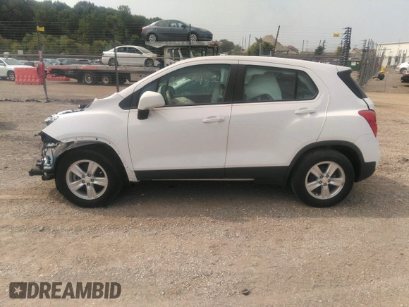 2019 Chevrolet Trax LS with VIN 3GNCJKSB4KL388884, listed as a IAAI auction lot 39924065 with 67,454 mi miles. Bid and sale history available at carsss.com. Image 15.