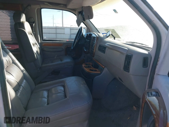 1998 GMC Savana Cargo Van YF7 with VIN 1GDFG15R3W1106752, listed as a IAAI auction lot 41728371 with 272,766 mi miles. Bid and sale history available at carsss.com. Image 5.
