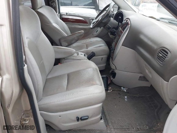 2006 Chrysler Town & Country LWB Limited with VIN 2A8GP64LX6R655307, listed as a IAAI auction lot 41953475 with 260,833 mi miles. Bid and sale history available at carsss.com. Image 5.