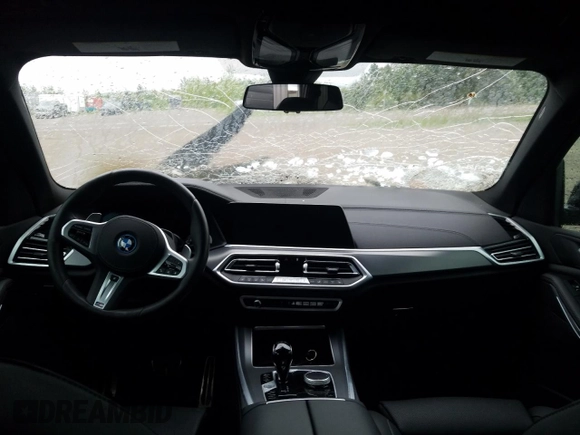 2023 BMW X5 xDrive45e z VIN 5UXTA6C05P9P88254, wystawiony jako Copart lot #56622044 z przebiegiem Nie podano mil oraz Nie do naprawy • Non repairable. Historia ofert i sprzedaży dostępna na DreamBid. Obrazek 8.