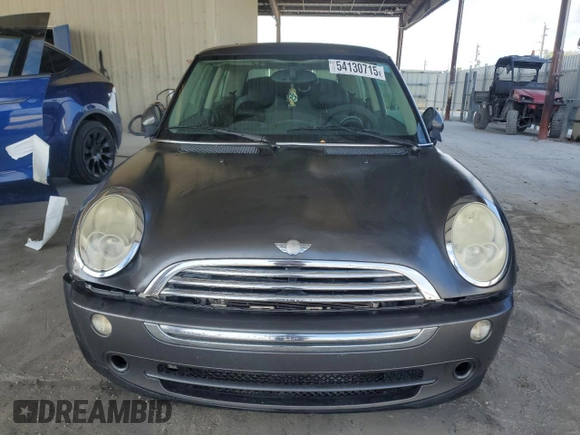 2006 MINI Hardtop with VIN WMWRC33526TK15620, listed as a Copart auction lot 54130715 with 116,981 mi miles and Salvage title. Bid and sale history available at DreamBid. Image 5.