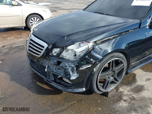 2013 Mercedes-Benz E-Class E 350 Luxury with VIN WDDHF5KB5DA672817, listed as a IAAI auction lot 41588858 with 116,506 mi miles. Bid and sale history available at carsss.com. Image 6.