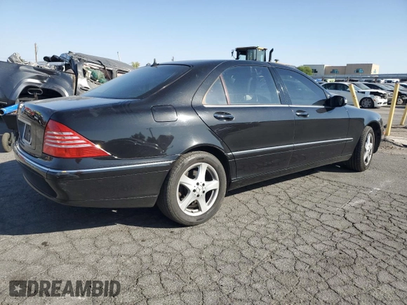 2005 Mercedes-Benz S-Class 4.3L with VIN WDBNG70J15A450985, listed as a Copart auction lot 71288714 with 137,010 mi miles and Salvage Title. Bid and sale history available at carsss.com. Image 3.