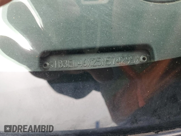 2005 Dodge Stratus SXT z VIN 1B3EL46X25N574295, wystawiony jako Copart lot #51846645 z przebiegiem 135 642 mil mil oraz Czysty tytuł • Clean title. Historia ofert i sprzedaży dostępna na DreamBid. Obrazek 12.