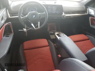 2025 BMW X2 xDrive28i z VIN WBX63GM0XS5150257, wystawiony jako Copart lot #55338625 z przebiegiem 7635 mil mil oraz Tytuł czysty. Historia ofert i sprzedaży dostępna na DreamBid. Obrazek 8.