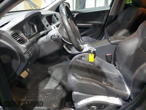 2015 Volvo V60 T5 z VIN YV4612HK1F1001506, wystawiony jako Copart lot #86145044 z przebiegiem 154 826 mil mil oraz Szkoda całkowita • Salvage title. Historia ofert i sprzedaży dostępna na DreamBid. Obrazek 7.