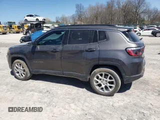 2023 Jeep Compass Latitude Lux z VIN 3C4NJDFNXPT571635, wystawiony jako Copart lot #49438395 z przebiegiem 12 019 mil mil oraz Szkoda całkowita • Salvage title. Historia ofert i sprzedaży dostępna na DreamBid. Obrazek 2.