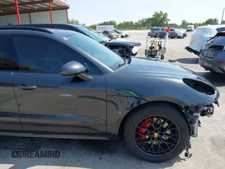 2018 Porsche Macan GTS z VIN WP1AG2A54JLB62881, wystawiony jako IAAI lot #42027419 z przebiegiem 91 876 mil mil oraz . Historia ofert i sprzedaży dostępna na DreamBid. Obrazek 19.