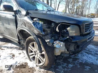 2010 Volvo XC90 I6 with VIN YV4982CZ5A1550406, listed as a IAAI auction lot 41390023 with 205,774 mi miles and . Bid and sale history available at carsss.com. Image 6.