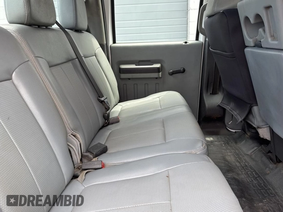 2015 Ford F-250 Lariat z VIN 1FT7W2B63FEC54565, wystawiony jako Copart lot #61446585 z przebiegiem 213 130 mil mil oraz Czysty tytuł • Clean title. Historia ofert i sprzedaży dostępna na DreamBid. Obrazek 6.