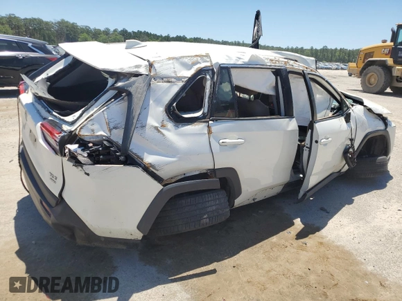2021 Toyota RAV4 XLE Premium z VIN 2T3A1RFV0MW153326, wystawiony jako Copart lot #57799785 z przebiegiem Nie podano mil oraz Szkoda całkowita • Salvage title. Historia ofert i sprzedaży dostępna na DreamBid. Obrazek 3.