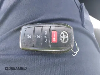 2024 Toyota Corolla Cross XLE z VIN 7MUDAAAG3RV091250, wystawiony jako IAAI lot #42749438 z przebiegiem 13 481 mil mil oraz . Historia ofert i sprzedaży dostępna na DreamBid. Obrazek 11.