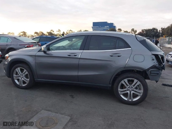 2015 Mercedes-Benz GLA-Class GLA 250 with VIN WDCTG4EBXFJ122825, listed as a IAAI auction lot 40962553 with NaN miles. Bid and sale history available at carsss.com. Image 15.