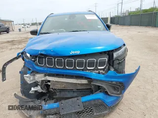 2022 Jeep Compass Latitude with VIN 3C4NJDBB3NT231817, listed as a IAAI auction lot 42070320 with 44,804 mi miles and . Bid and sale history available at DreamBid. Image 12.