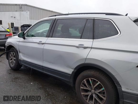 2019 Volkswagen Tiguan SE z VIN 3VV3B7AX7KM029525, wystawiony jako IAAI lot #42631715 z przebiegiem 148 174 mil mil oraz . Historia ofert i sprzedaży dostępna na DreamBid. Obrazek 14.