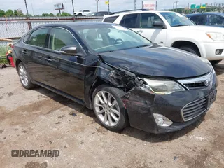 2013 Toyota Avalon XLE z VIN 4T1BK1EB0DU075021, wystawiony jako IAAI lot #42357019 z przebiegiem 106 354 mil mil oraz . Historia ofert i sprzedaży dostępna na DreamBid. Obrazek 1.