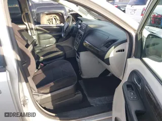 2011 Dodge Grand Caravan Mainstreet with VIN 2D4RN3DG3BR639888, listed as a IAAI auction lot 41712121 with 271,688 mi miles. Bid and sale history available at carsss.com. Image 5.