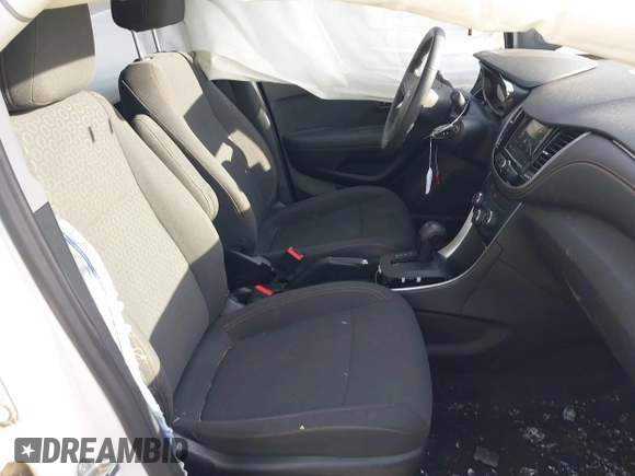 2019 Chevrolet Trax LS with VIN 3GNCJNSB5KL242561, listed as a IAAI auction lot 41662487 with 38,209 mi miles. Bid and sale history available at carsss.com. Image 5.