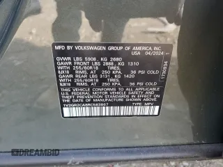 2024 Volkswagen Atlas Peak Edition SEL z VIN 1V2GR2CA8RC583867, wystawiony jako Copart lot #55641005 z przebiegiem 5 798 mil mil oraz Szkoda całkowita • Salvage title. Historia ofert i sprzedaży dostępna na DreamBid. Obrazek 13.