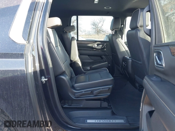 2023 Chevrolet Suburban Premier z VIN 1GNSKFKD0PR135739, wystawiony jako IAAI lot #41808983 z przebiegiem 64 683 mil mil oraz . Historia ofert i sprzedaży dostępna na DreamBid. Obrazek 8.