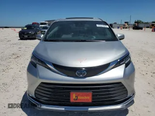 2021 Toyota Sienna XLE with VIN 5TDYRKEC0MS068583, listed as a Copart auction lot 53521605 with 66,162 mi miles and Salvage title. Bid and sale history available at DreamBid. Image 5.
