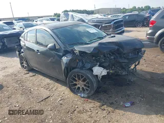 2012 Mazda 3 i Grand Touring z VIN JM1BL1W72C1644155, wystawiony jako IAAI lot #42399368 z przebiegiem Nie podano mil oraz . Historia ofert i sprzedaży dostępna na DreamBid. Obrazek 1.