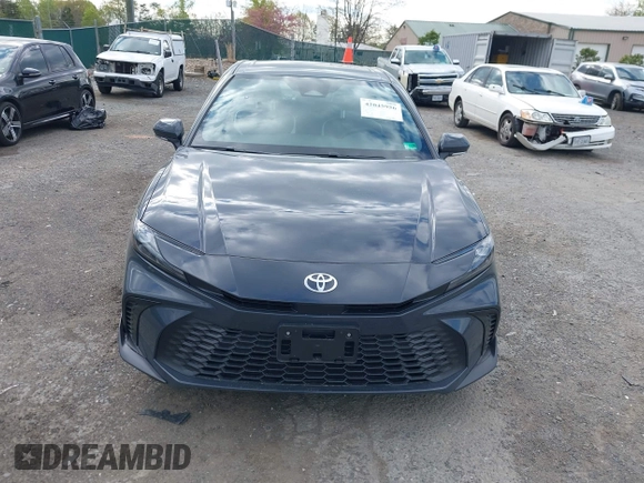 2025 Toyota Camry LE z VIN 4T1DAACK8SU111520, wystawiony jako IAAI lot #42045956 z przebiegiem 5 519 mil mil oraz . Historia ofert i sprzedaży dostępna na DreamBid. Obrazek 12.