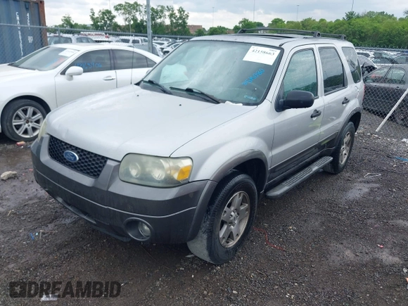 2005 Ford Escape XLT with VIN 1FMYU03185KE08782, listed as a IAAI auction lot 42158663 with 277,242 mi miles and . Bid and sale history available at DreamBid. Image 2.