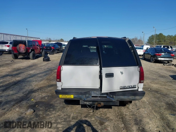 1996 Chevrolet Suburban with VIN 3GNFK16RXTG135350, listed as a IAAI auction lot 41482918 with 157,971 mi miles. Bid and sale history available at carsss.com. Image 17.