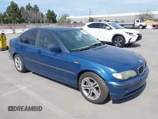 2003 BMW 3 Series 325i with VIN WBAAZ33493PH33881, listed as a IAAI auction lot 41866926 with 183,951 mi miles. Bid and sale history available at carsss.com. Image 1.