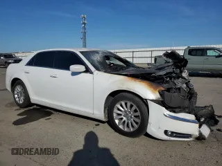 2013 Chrysler 300 z VIN 2C3CCAAGXDH615313, wystawiony jako Copart lot #46552125 z przebiegiem Nie podano mil oraz Szkoda całkowita • Salvage title. Historia ofert i sprzedaży dostępna na DreamBid. Obrazek 4.