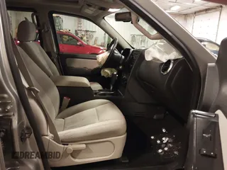 2008 Ford Explorer XLT with VIN 1FMEU63E88UB03042, listed as a IAAI auction lot 41136188 with 79,503 mi miles. Bid and sale history available at carsss.com. Image 5.