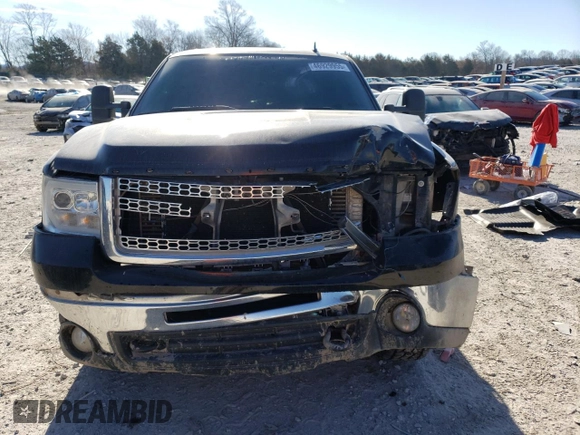 2009 GMC Sierra 2500HD SLT z VIN 1GTHK63639F186370, wystawiony jako Copart lot #46929955 z przebiegiem 268 663 mil mil oraz Szkoda całkowita • Salvage title. Historia ofert i sprzedaży dostępna na DreamBid. Obrazek 5.