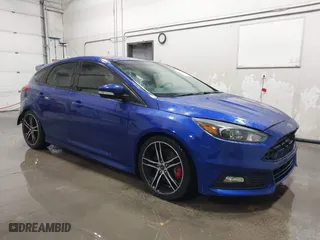 2015 Ford Focus ST with VIN 1FADP3L98FL321600, listed as a IAAI auction lot 40489832 with 91,762 mi miles. Bid and sale history available at carsss.com. Image 1.