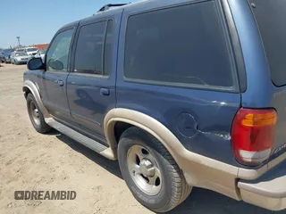 2000 Ford Explorer z VIN 1FMZU64P3YZB70619, wystawiony jako IAAI lot #42000128 z przebiegiem 230 681 mil mil oraz . Historia ofert i sprzedaży dostępna na DreamBid. Obrazek 6.