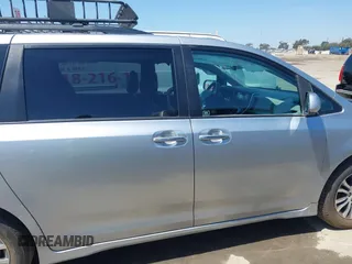 2020 Toyota Sienna XLE Auto Access Seat with VIN 5TDYZ3DC2LS060071, listed as a IAAI auction lot 39987444 with 67,404 mi miles. Bid and sale history available at carsss.com. Image 13.