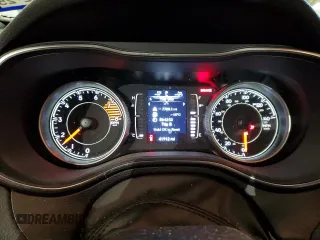 2020 Jeep Cherokee Altitude z VIN 1C4PJMLX4LD655917, wystawiony jako Copart lot #45192635 z przebiegiem 41 912 mil mil oraz Szkoda całkowita • Salvage title. Historia ofert i sprzedaży dostępna na DreamBid. Obrazek 9.