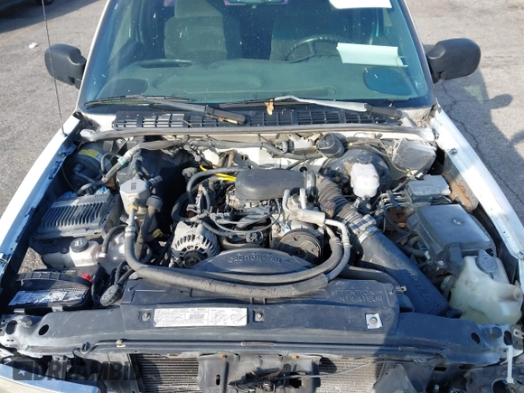 2000 Chevrolet S-10 LS with VIN 1GCCS19W5Y8313840, listed as a IAAI auction lot 41592172 with 245,967 mi miles. Bid and sale history available at carsss.com. Image 10.