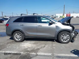2018 Kia Sorento LX V6 with VIN 5XYPGDA57JG344609, listed as a IAAI auction lot 41626989 with 1 mi miles. Bid and sale history available at carsss.com. Image 13.