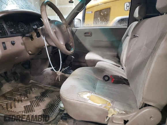 1997 Toyota T100 DX with VIN JT4UN22D1V0037581, listed as a Copart auction lot 87900225 with 276,033 mi miles and Non Repairable. Bid and sale history available at DreamBid. Image 7.