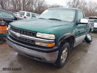 2000 Chevrolet Silverado 1500 LS with VIN 1GCEK14T4YE371140, listed as a IAAI auction lot 41829696 with 182,156 mi miles. Bid and sale history available at carsss.com. Image 2.