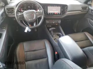 2024 Dodge Durango GT Plus z VIN 1C4RDJDGXRC207399, wystawiony jako Copart lot #60134945 z przebiegiem 30 578 mil mil oraz Czysty tytuł • Clean title. Historia ofert i sprzedaży dostępna na DreamBid. Obrazek 8.