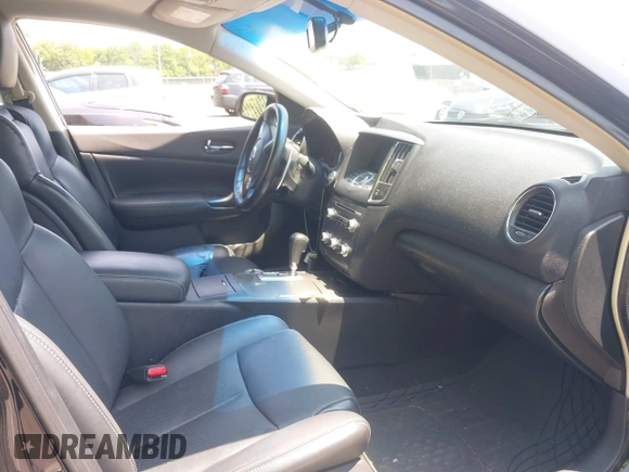 2014 Nissan Maxima SV z VIN 1N4AA5AP7EC486859, wystawiony jako IAAI lot #42420335 z przebiegiem 71 283 mil mil oraz . Historia ofert i sprzedaży dostępna na DreamBid. Obrazek 5.