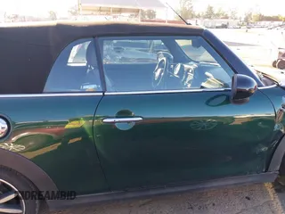 2016 MINI Convertible S с VIN WMWWG9C52G3A91914, выставлен на аукционе IAAI как лот 42703927 с пробегом 88 328 миль миль и . История ставок и продаж доступна на DreamBid. Изображение 13.
