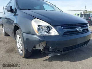 2007 Kia Sedona EX with VIN KNDMB233576109557, listed as a IAAI auction lot 41813984 with 204,856 mi miles. Bid and sale history available at carsss.com. Image 6.