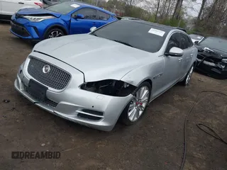 2015 Jaguar XJ with VIN SAJWA2GZ8F8V83551, listed as a IAAI auction lot 41909403 with 112,098 mi miles. Bid and sale history available at carsss.com. Image 18.