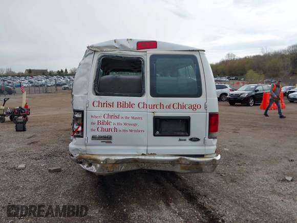 2010 Ford Econoline Passenger XL z VIN 1FBSS3BLXADA03000, wystawiony jako IAAI lot #42074166 z przebiegiem 134 179 mil mil oraz . Historia ofert i sprzedaży dostępna na DreamBid. Obrazek 16.