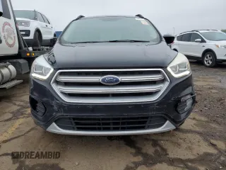 2017 Ford Escape SE z VIN 1FMCU0GD7HUD27649, wystawiony jako Copart lot #57398685 z przebiegiem 117 485 mil mil oraz Czysty tytuł • Clean title. Historia ofert i sprzedaży dostępna na DreamBid. Obrazek 5.